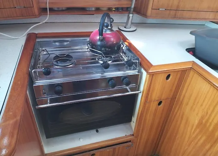 ספינת מלון Zef *